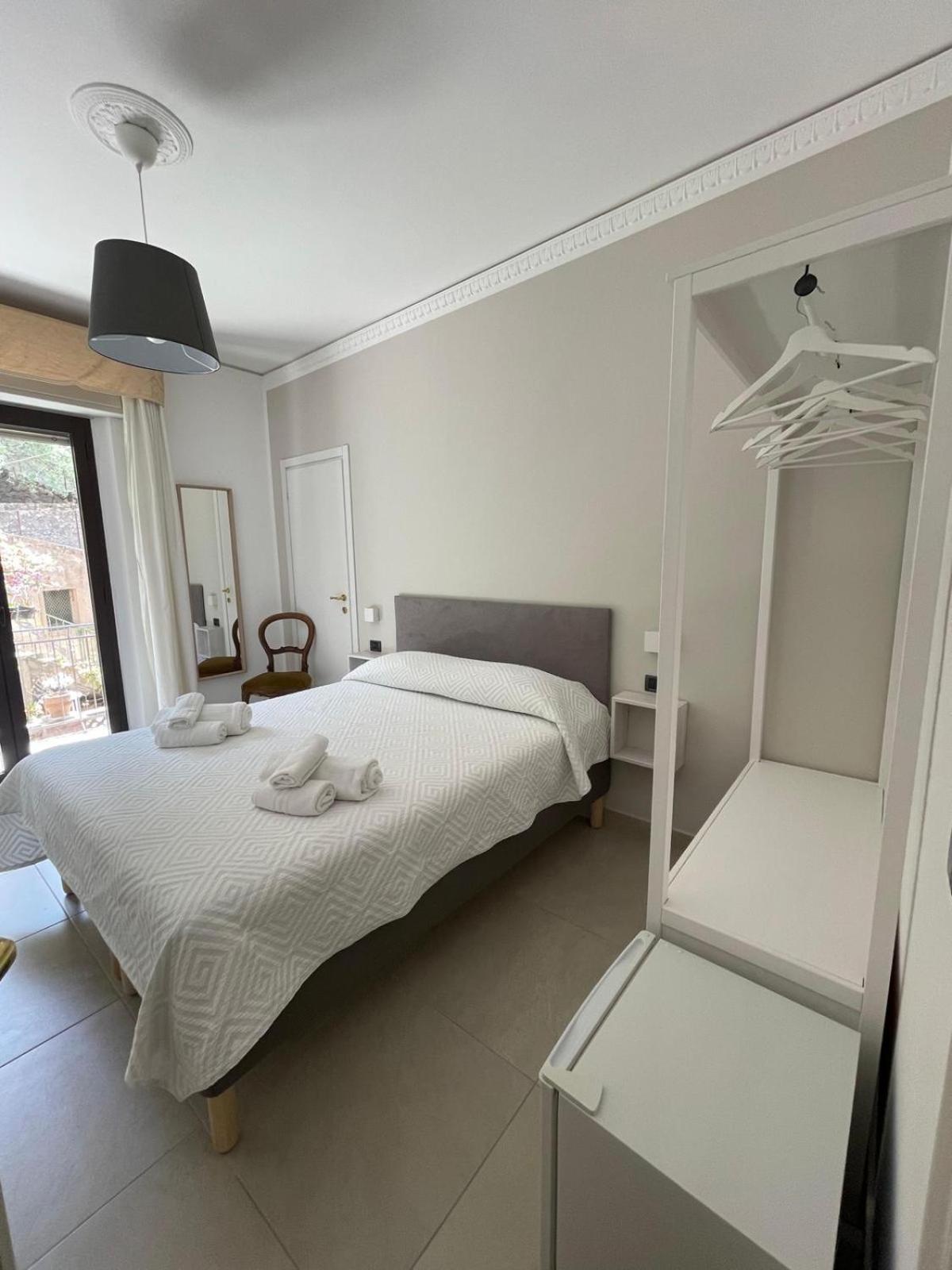 Mira Taormina Rooms ภายนอก รูปภาพ